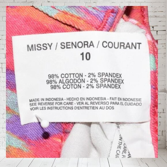 Bandolino Zip Front Capri Crop Pant - Picture 4 of 4